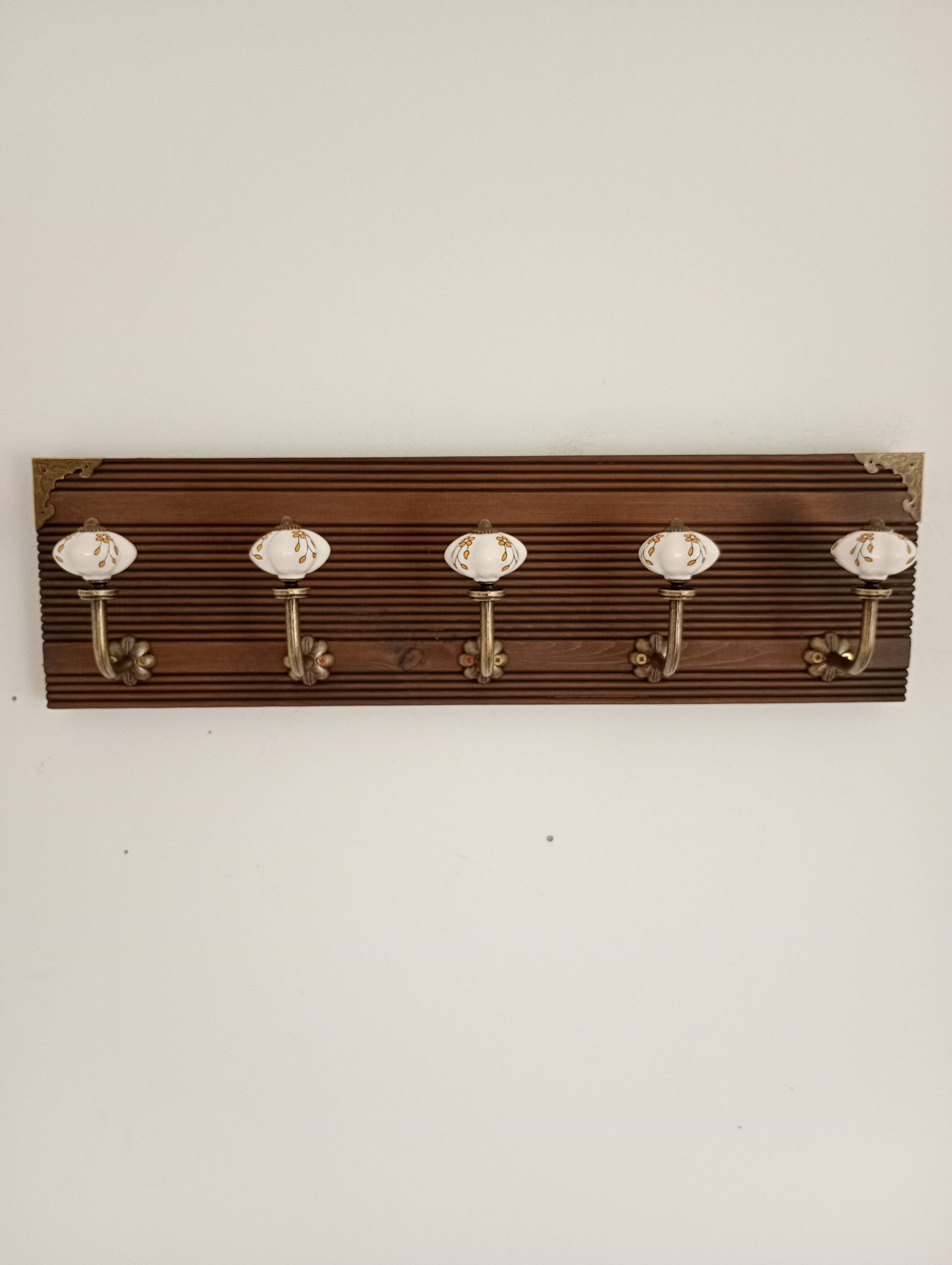 Wall coat rack 50 cm – 5 metal and ceramic hooks – Stained wood