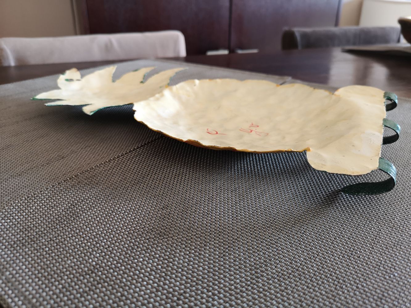 Towel/tea towels in pineapple shaped metal towel holder, hand painted - 1970s/1980s