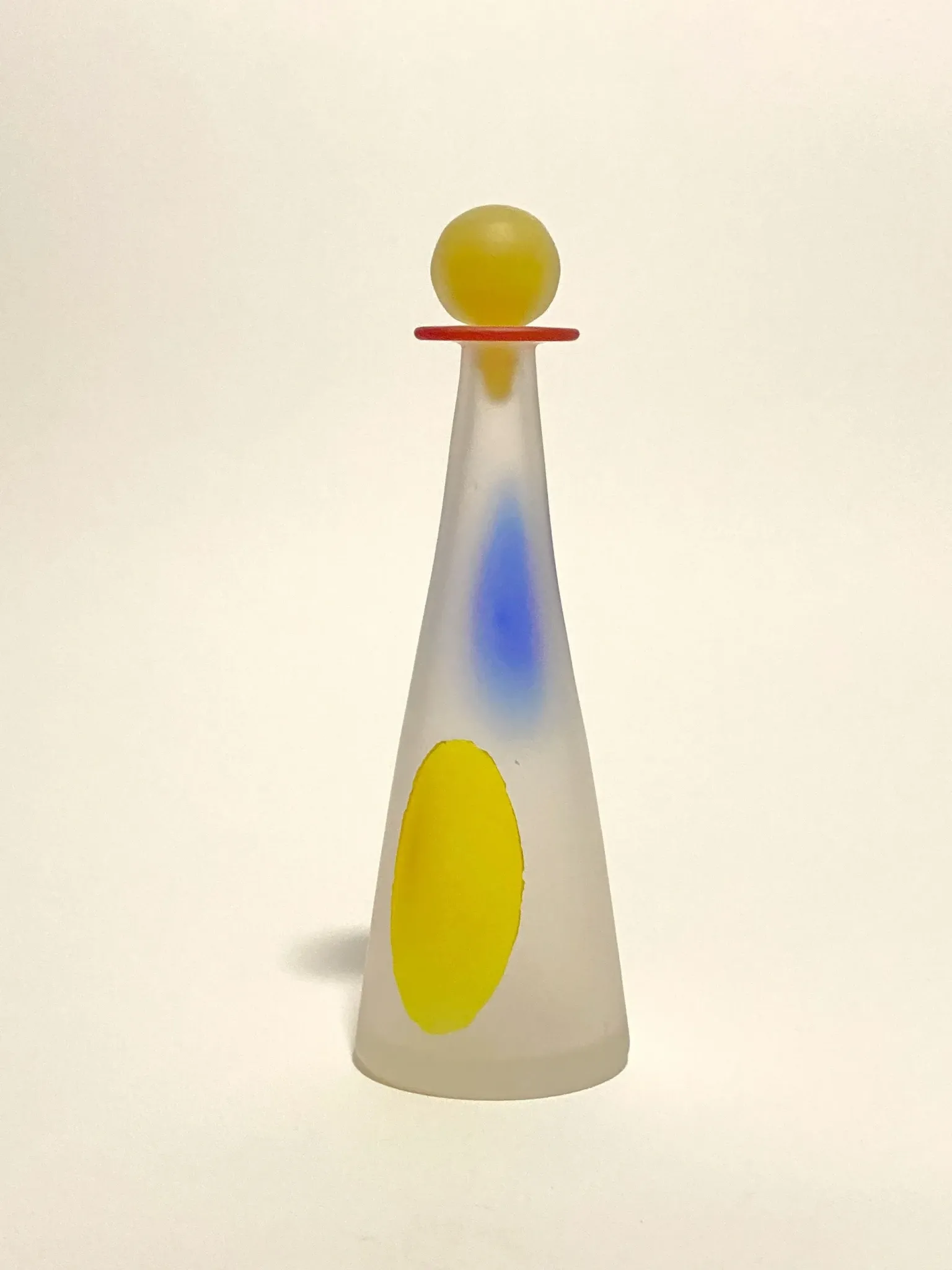 Carafe à motifs géométriques