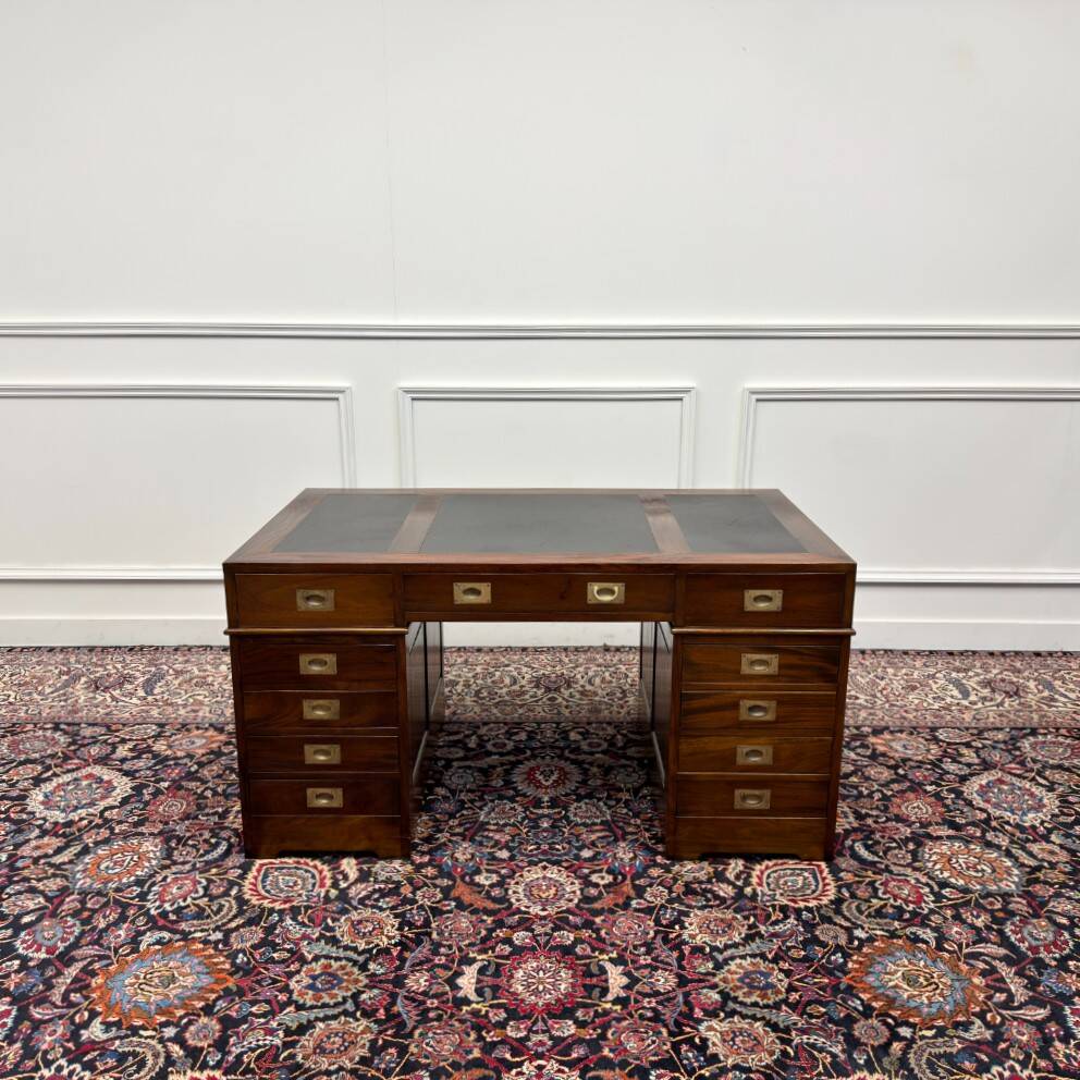 Bureau anglais classique avec cuir noir