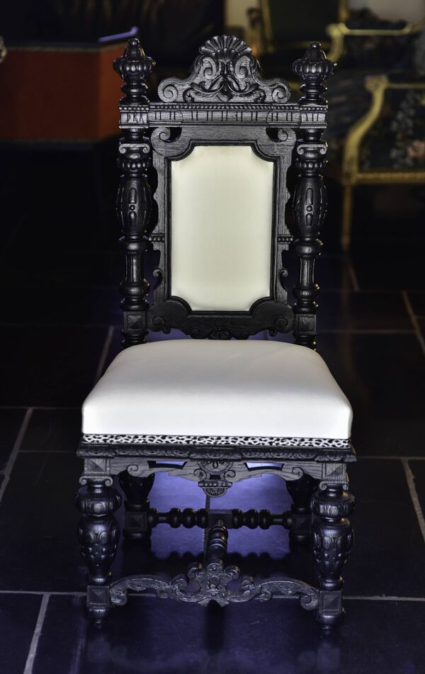 Trône bois classique noir et blanc