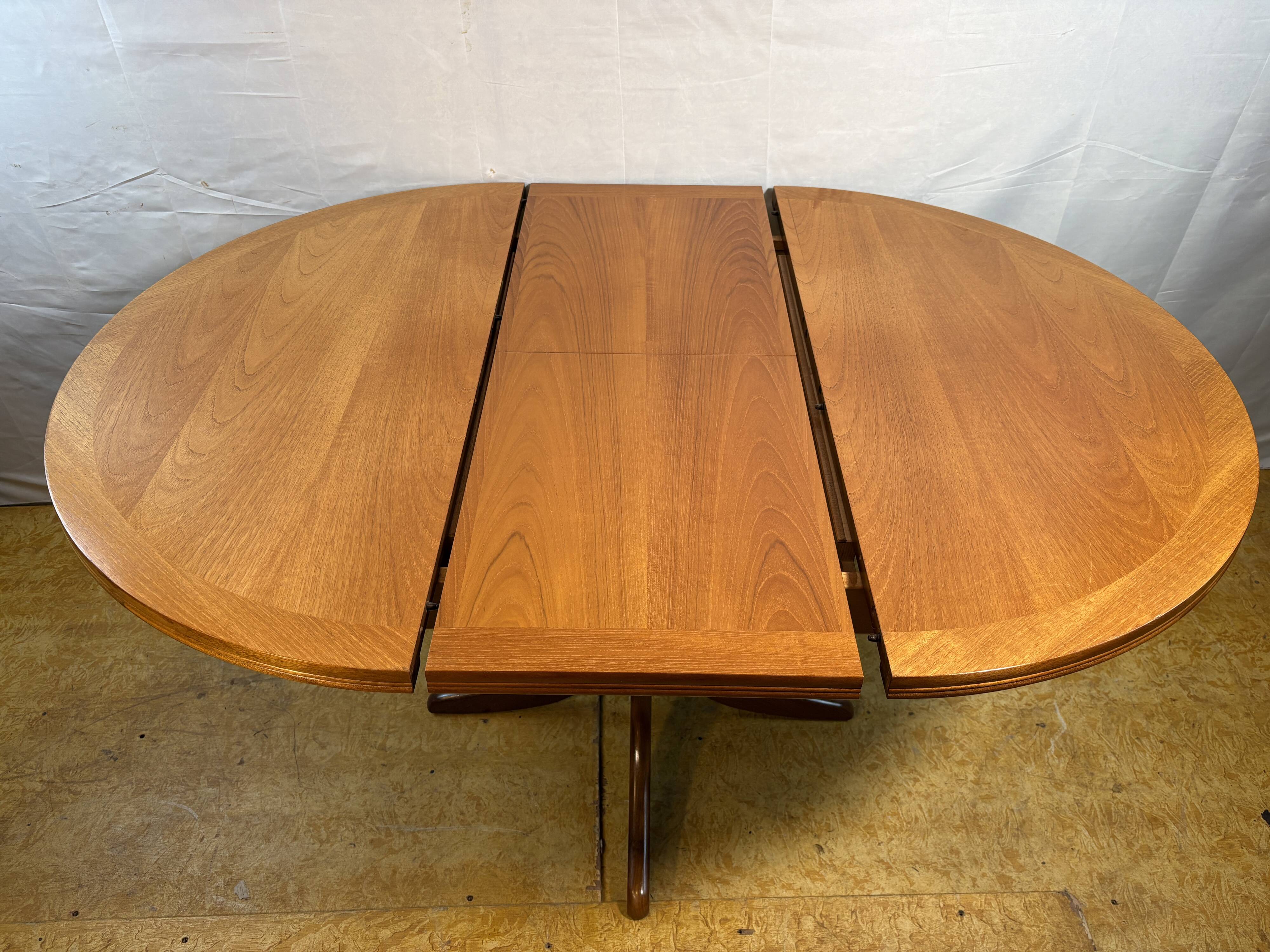 Mid-Century Retro Vintage Teak Extending Round Dining Table by Parker Knoll