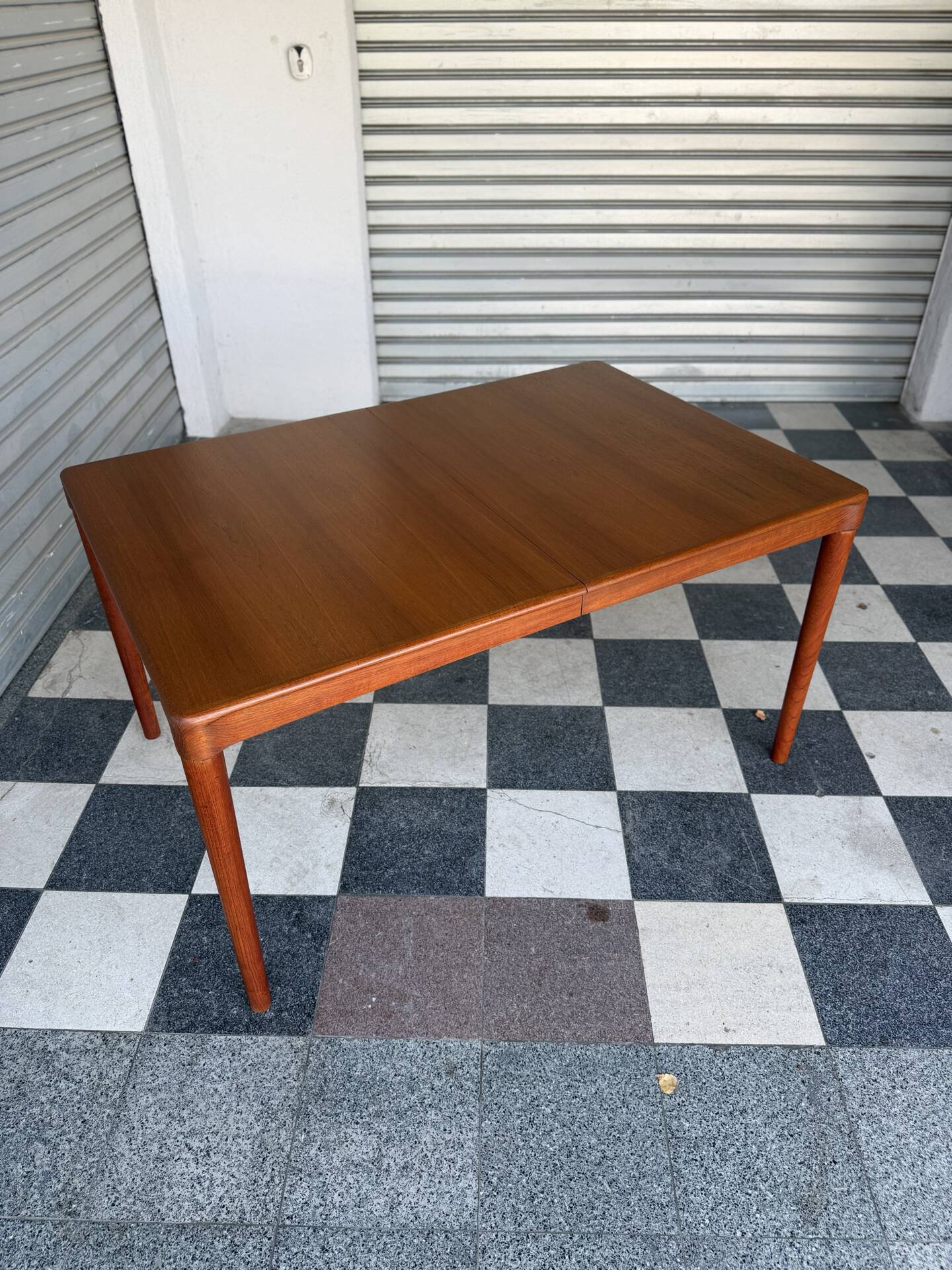 Table danoise en teck HW Klein pour Bramin