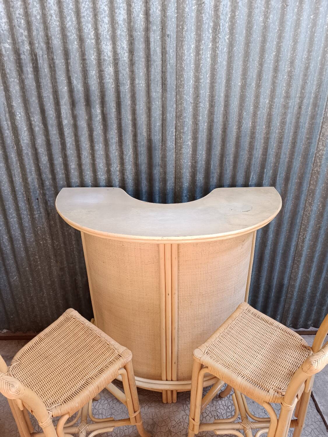 Vintage rattan wicker bar + 2 bar stools