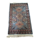 Blue oriental rug with pattern