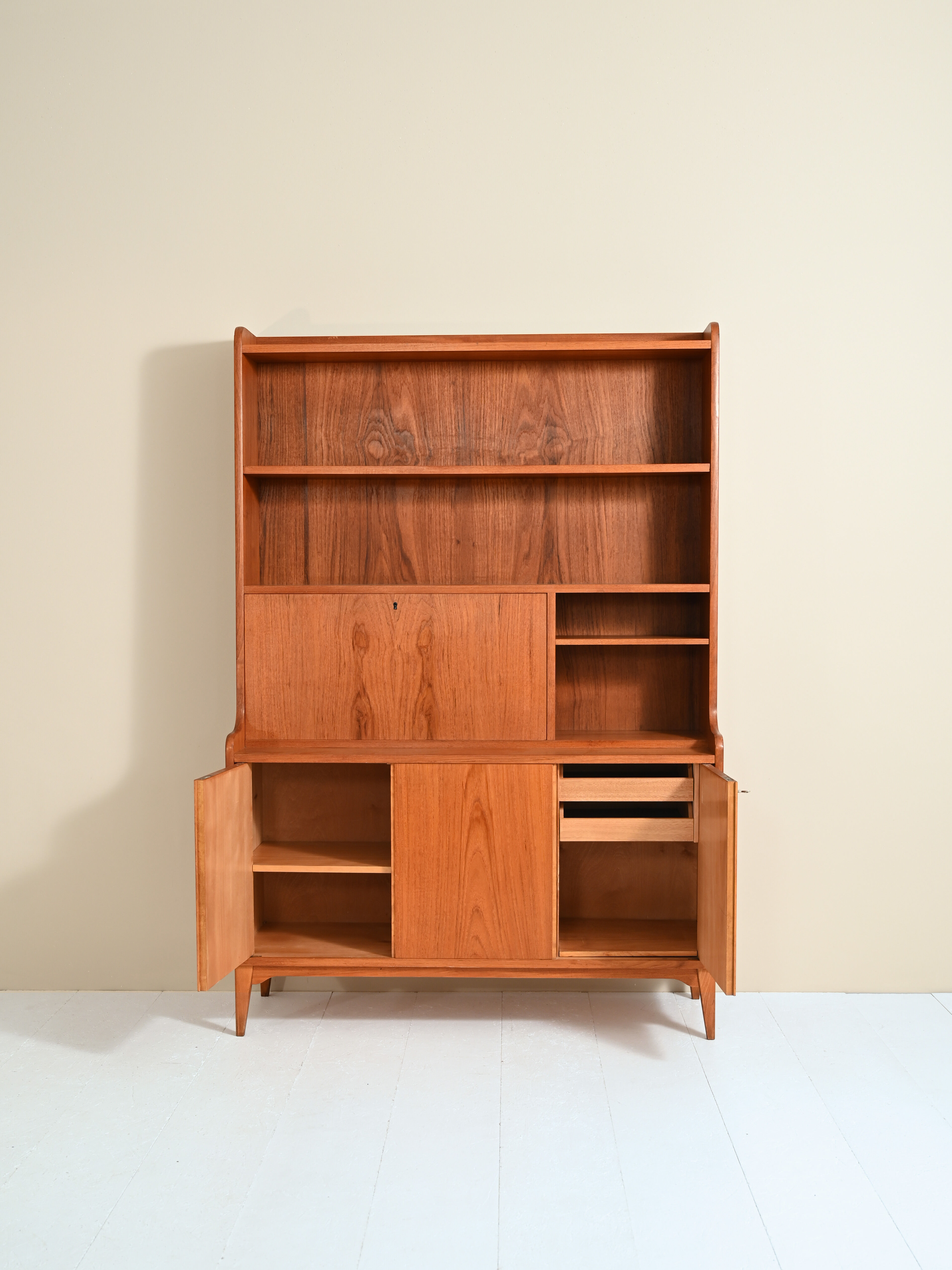 Scandinavian bookcase with pull-out desk