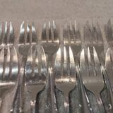 12 silver-plated metal cake forks by silversmith Guillaumot, contours