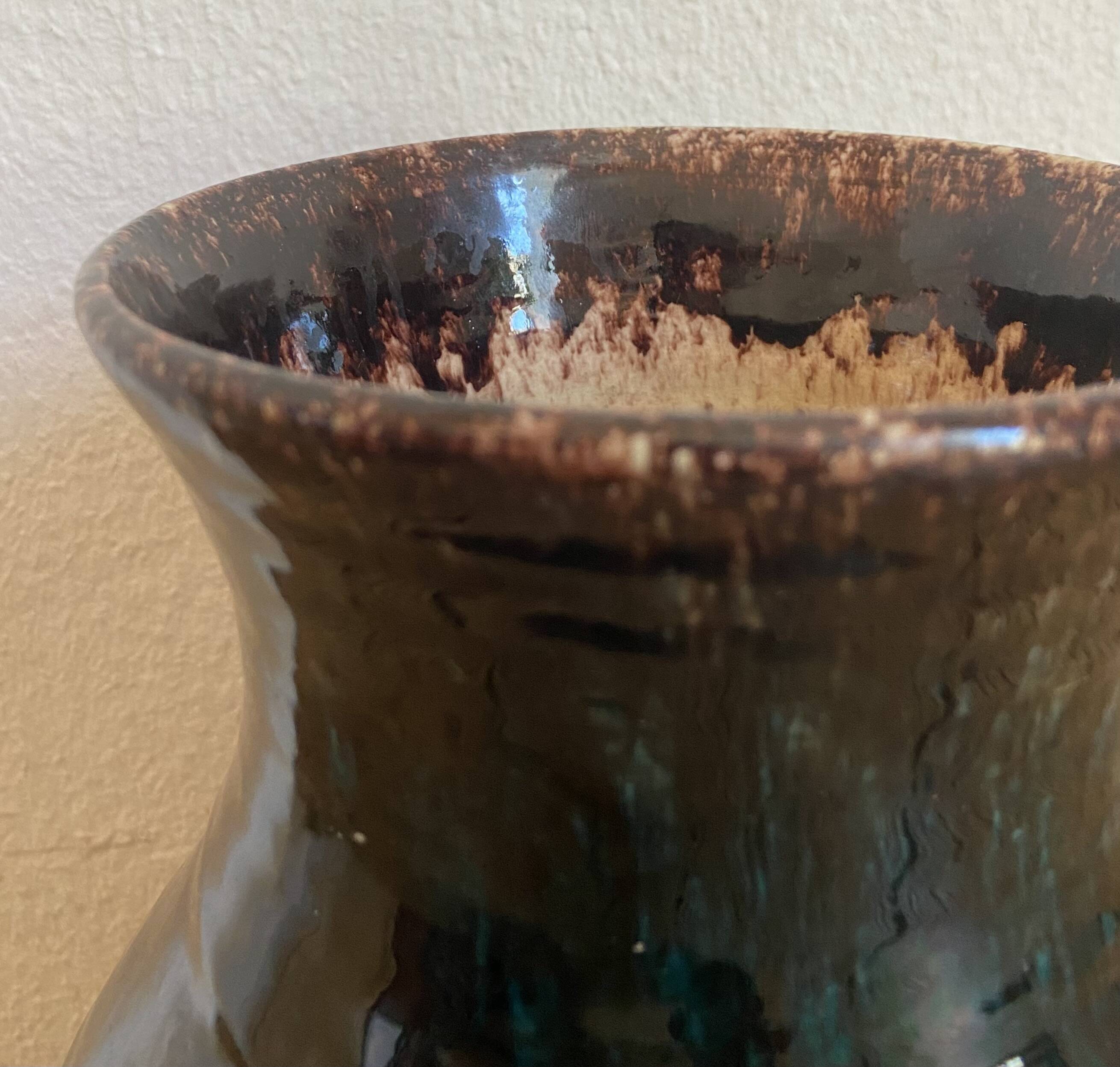 Accolay ceramic vase
