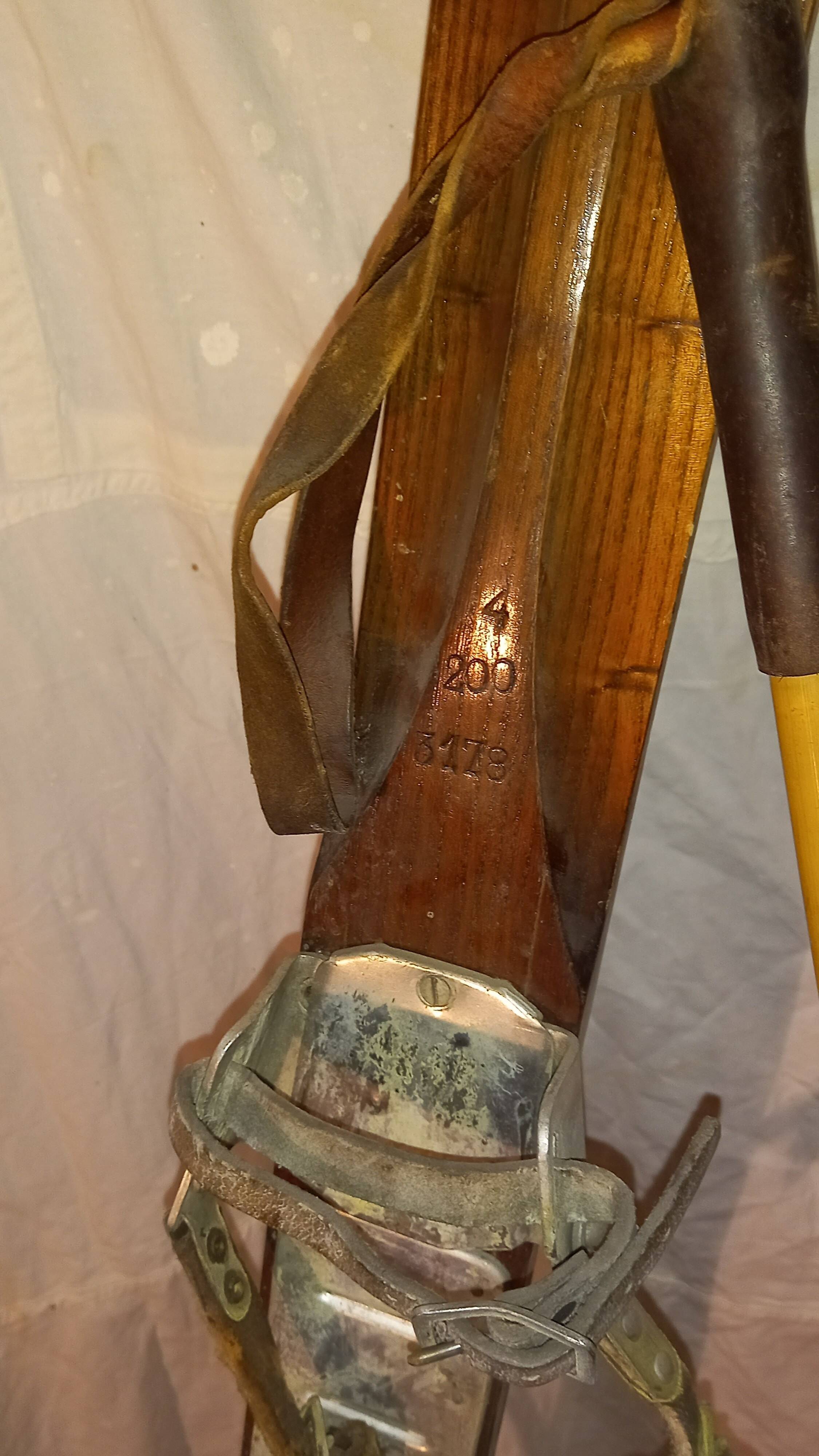 Pair of vintage wooden Skis and their poles + shoes.