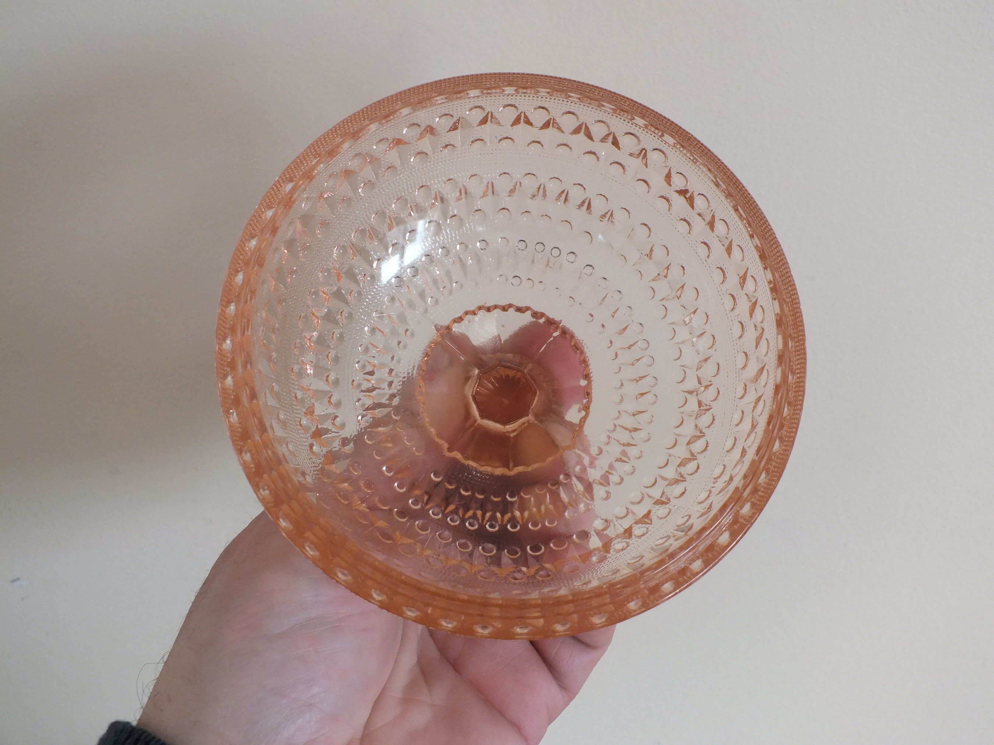 Drageoir or sugar bowl in pink molded glass, rosaline
