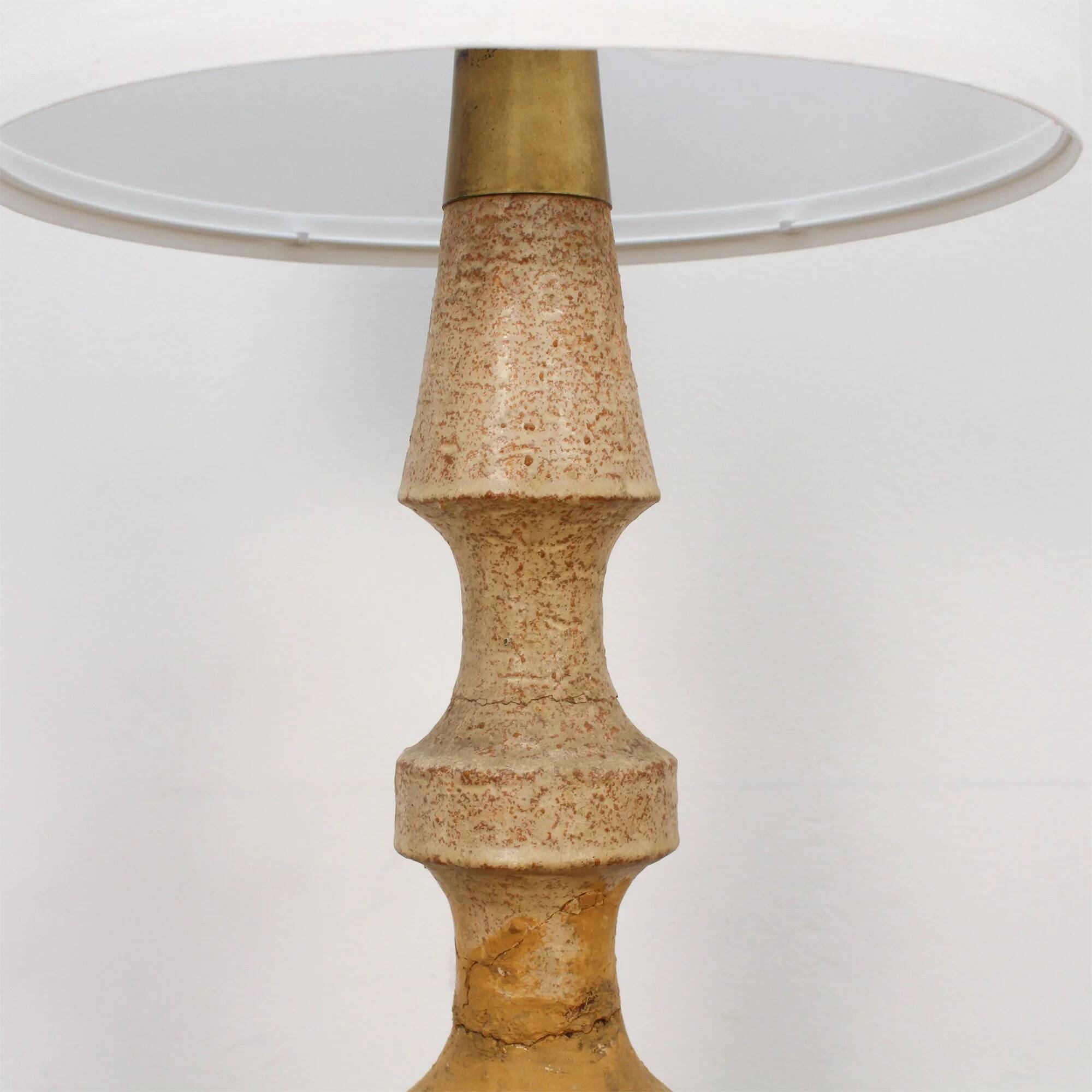 Lampe sur pied avec une base en céramique
