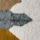 Handmade wool rug for decoration, size 200 x 300 cm