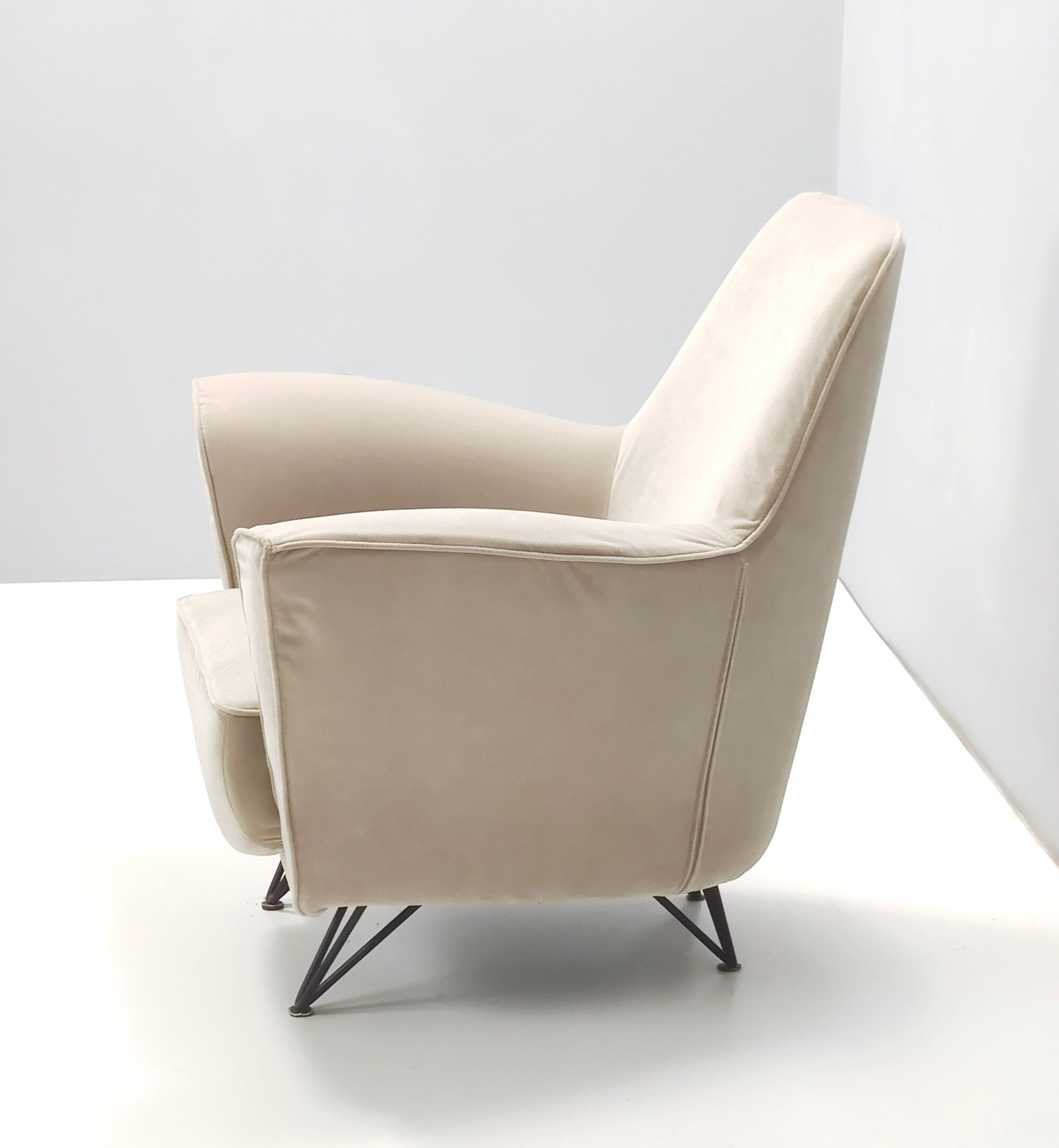 Vintage ivory fabric armchair, Italy