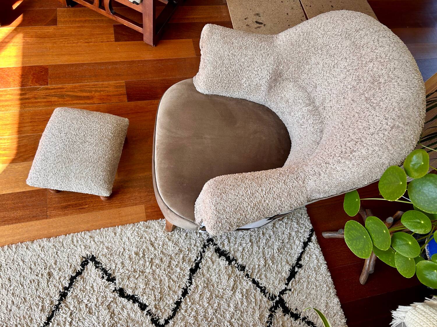 Renovated crapaud armchair with footrest - Boucle fabric