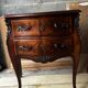 Commode galbée
