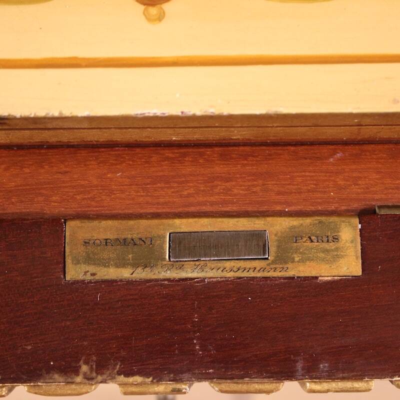 Table d'appoint laquée et dorée française par Sormani dans le style Louis XVI