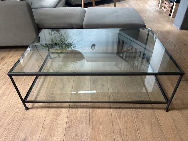 Table basse en verre et métal