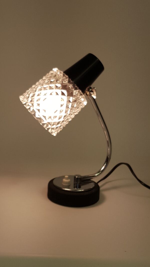 Lampe de secretaire des années 50 60 en chrome laque noire et verre moulė motif diaman