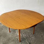 1960’s Mid-Century Modern extending dining table by Schrieber Furniture