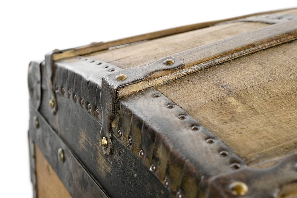 Wooden transport trunk with steel reinforcements