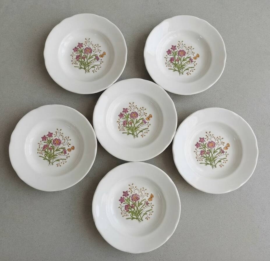 7 assiettes creuses CBM, décor champêtre floral et papillon, 1988