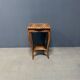 Table d'appoint en bois sculpté antique et élégant