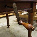 Table antique Anglaise sur roulettes en bois de chêne massif par Joseph Fitter (XIXe siècle)