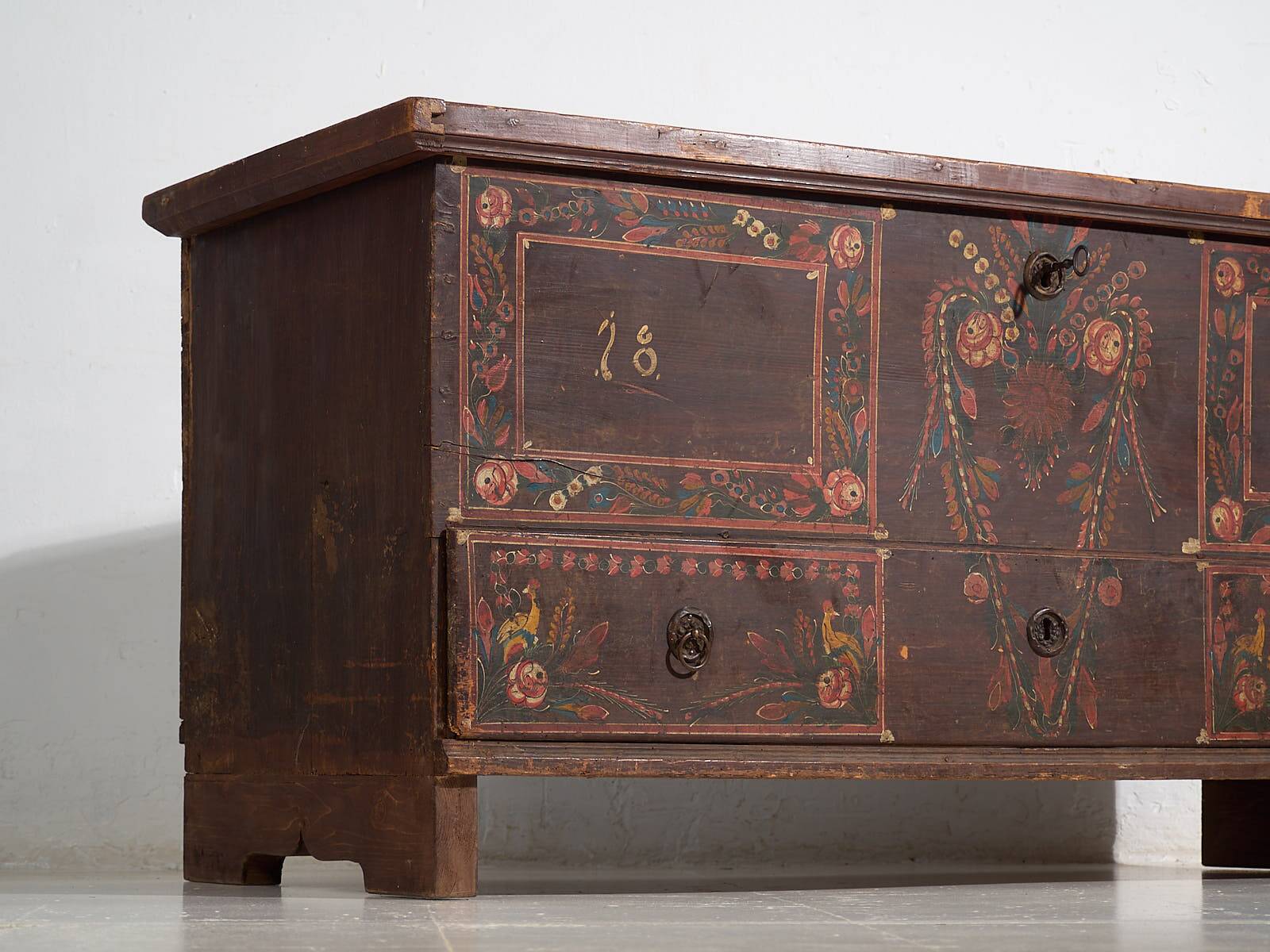 Antique polychrome chest of drawers with lower drawers (year 1896)