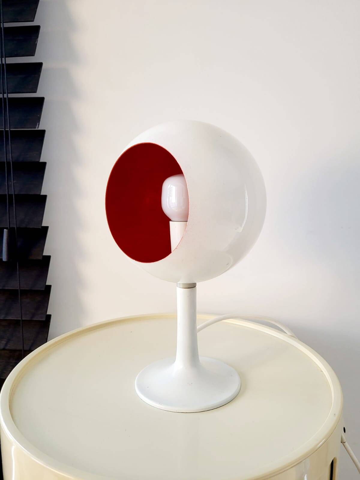 Lampe à table à globe oculaire de l'ère spatiale, Anvia, avec du métal, Jaren 1960