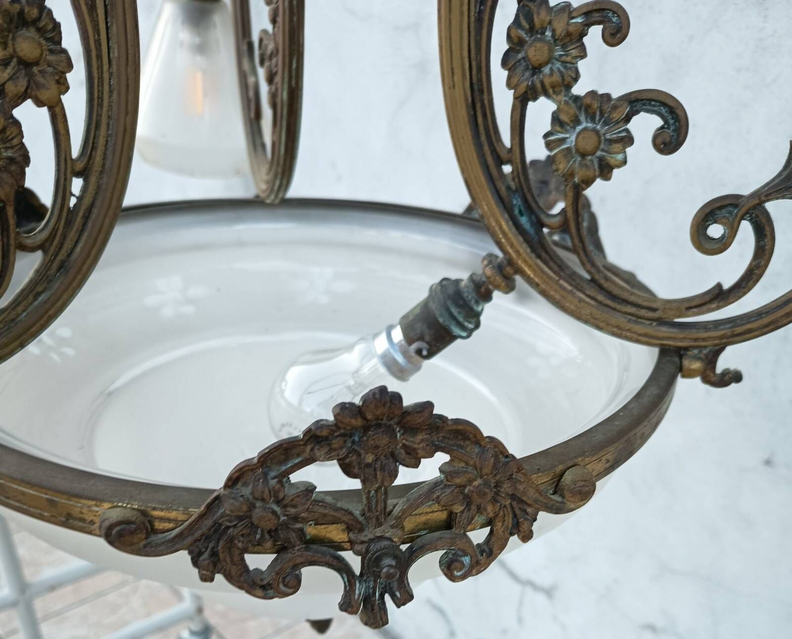 Art Nouveau chandelier in brass and bronze