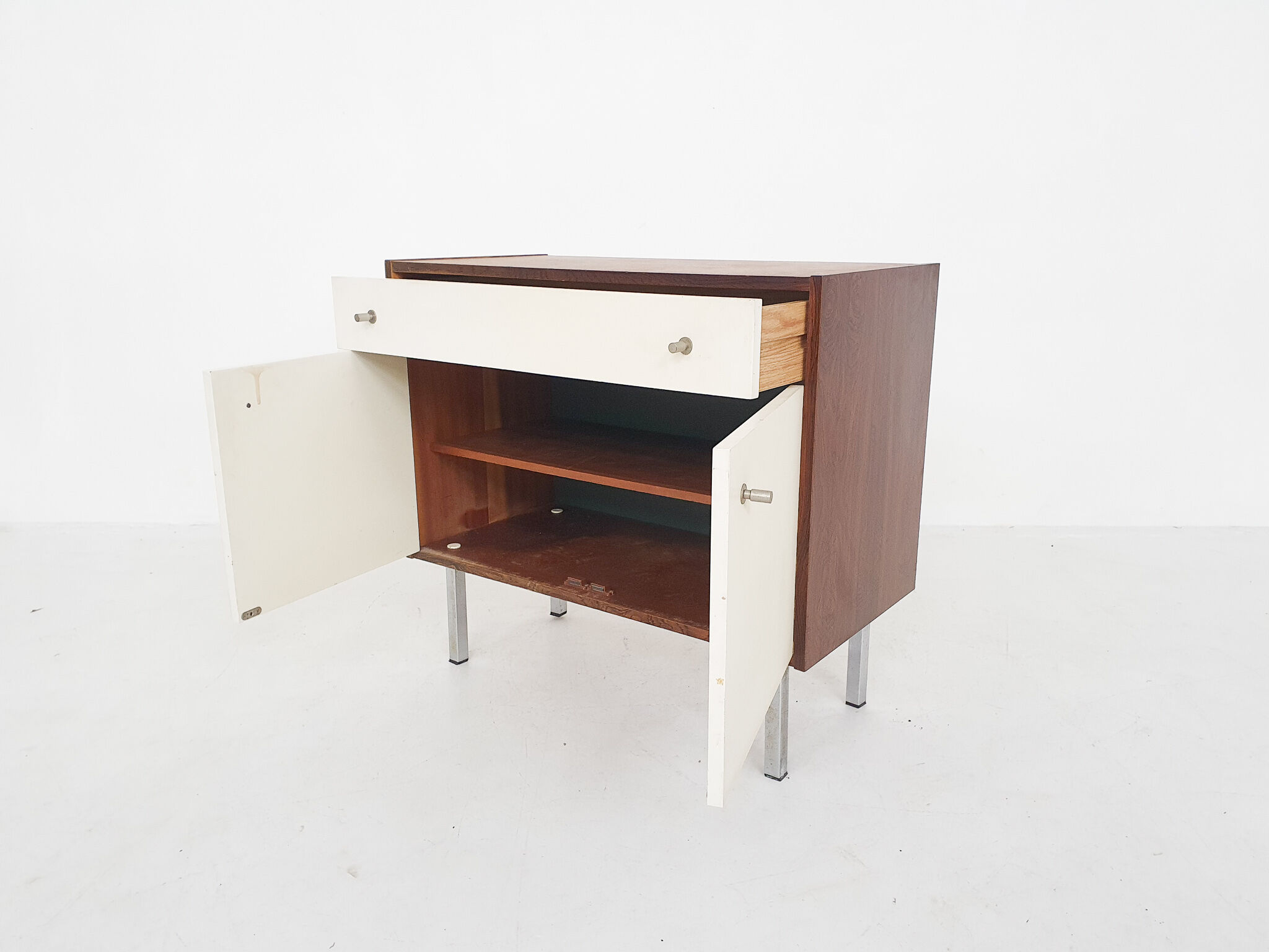 Petit meuble de style milieu du siècle, Pays-Bas, années 1970