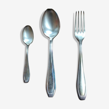 Set of 18 household service forks