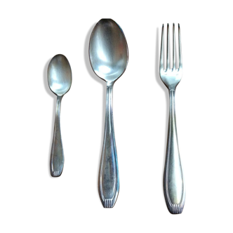 Set of 18 household service forks
