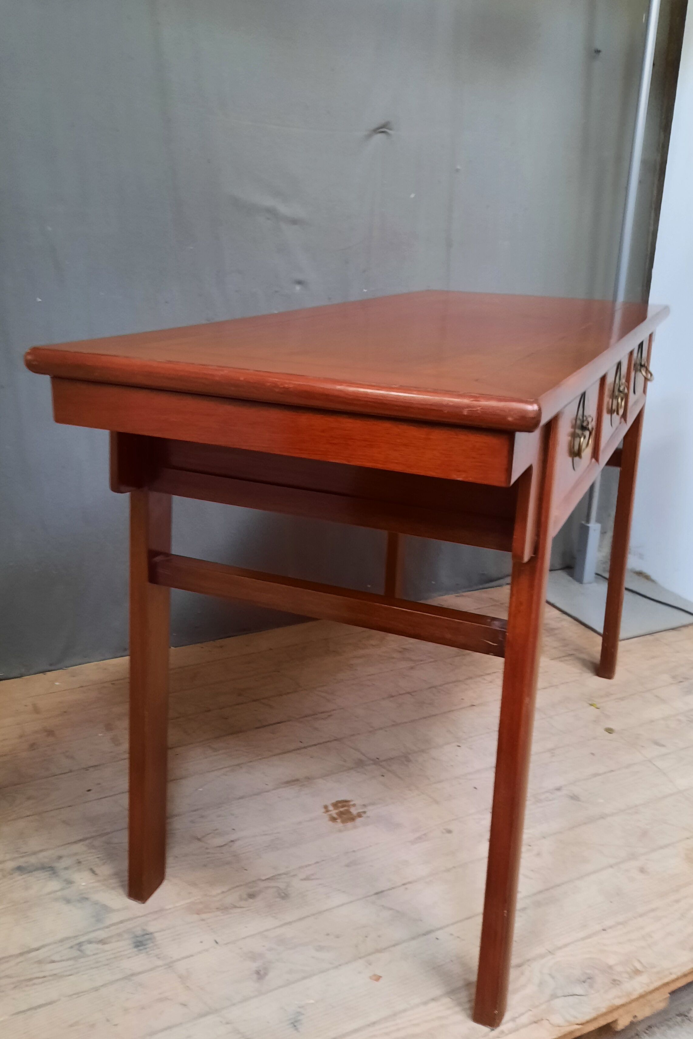 Extreme orient red console