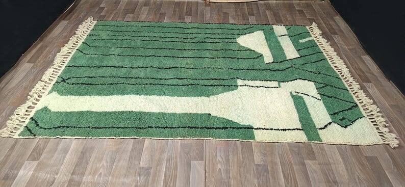 Traditional pure wool rug from Oued Zam, size 150 x 250 cm.