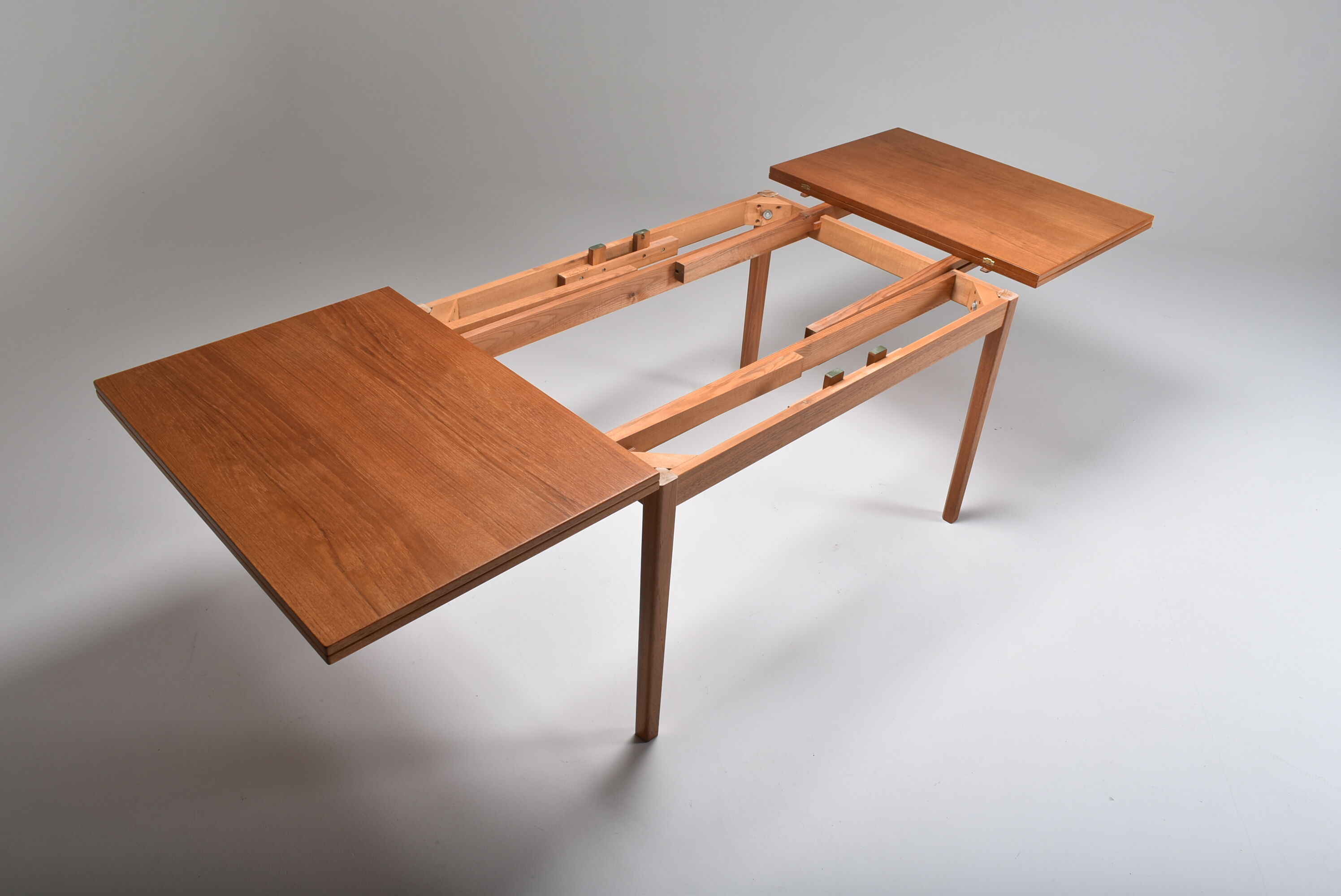 Scandinavian table Teck Skaraborgs