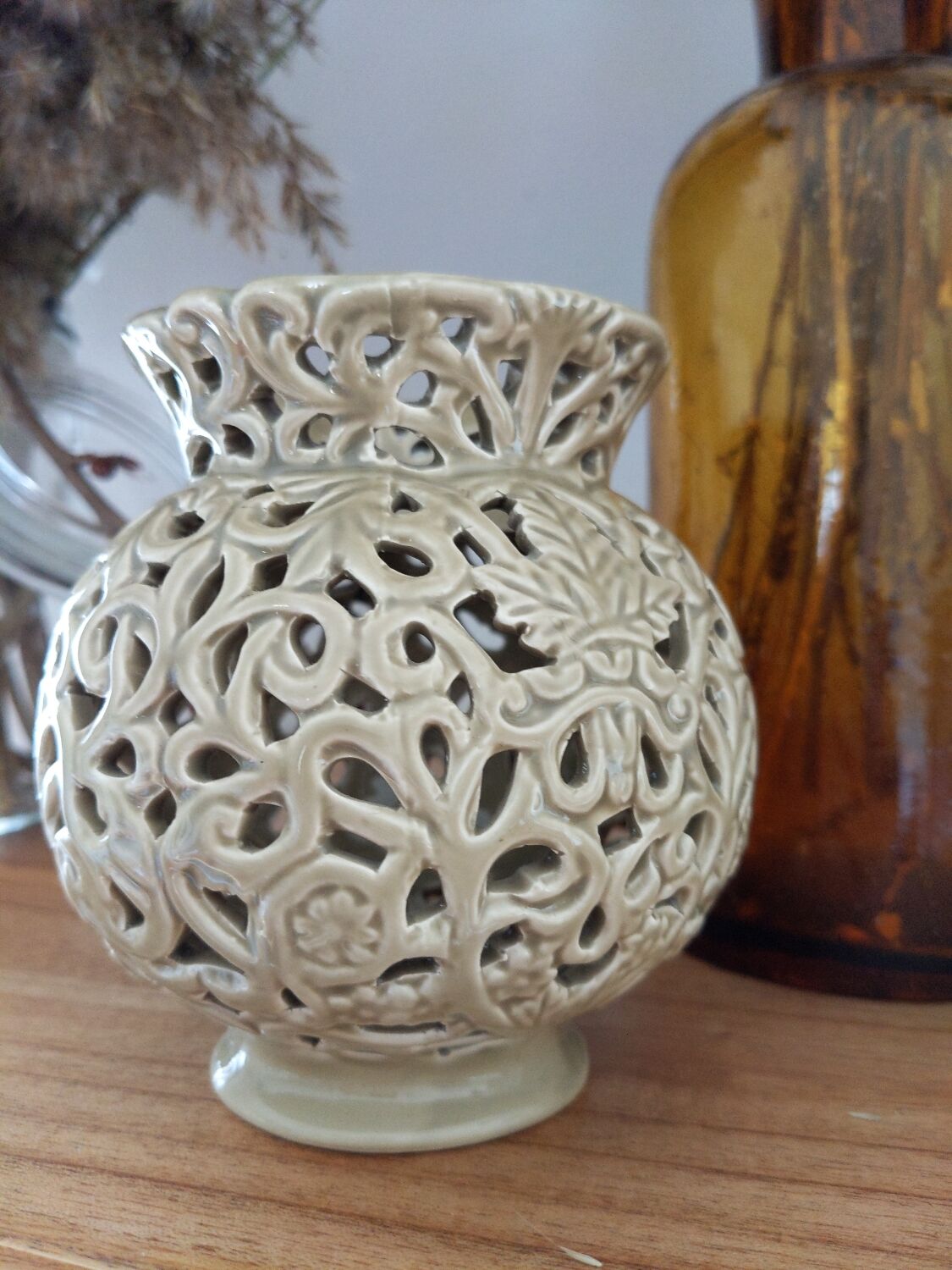 Vase dried flowers or ceramic photophore