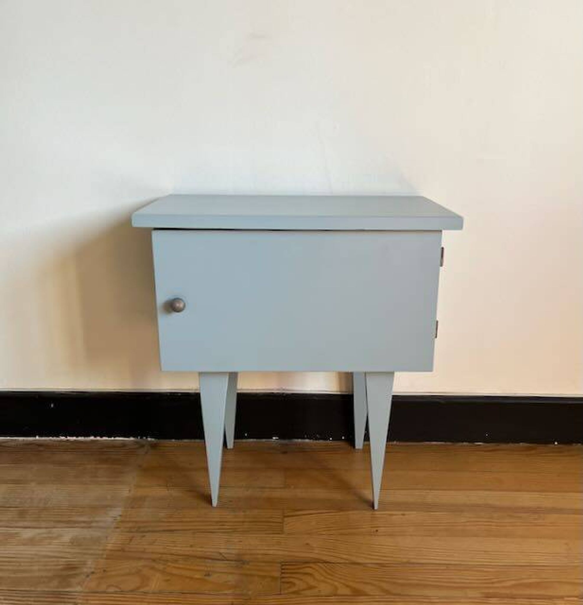 Jeanne bedside table