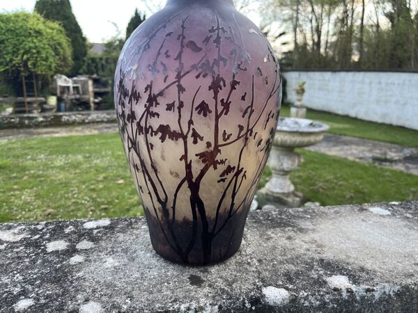 Vase en verre gravé à l'acide au décor de branches