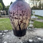 Vase en verre gravé à l'acide au décor de branches