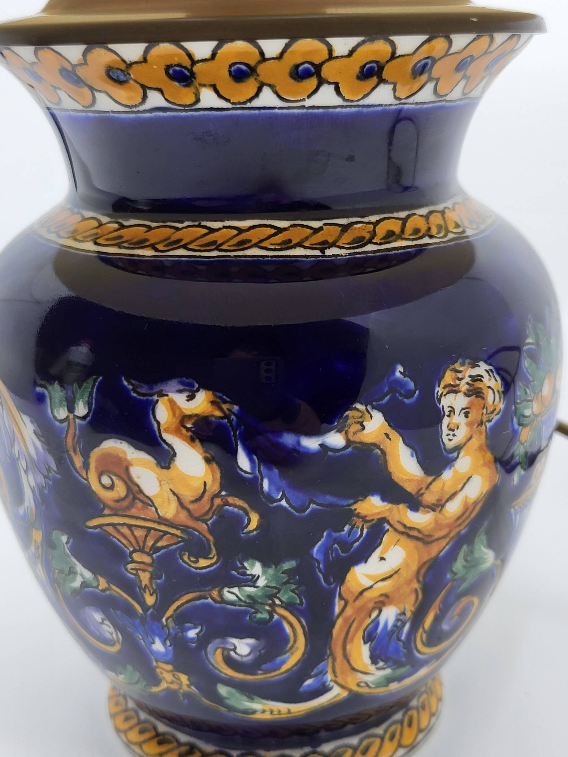 Lampe de table faïence de Gien décor Renaissance fond bleu