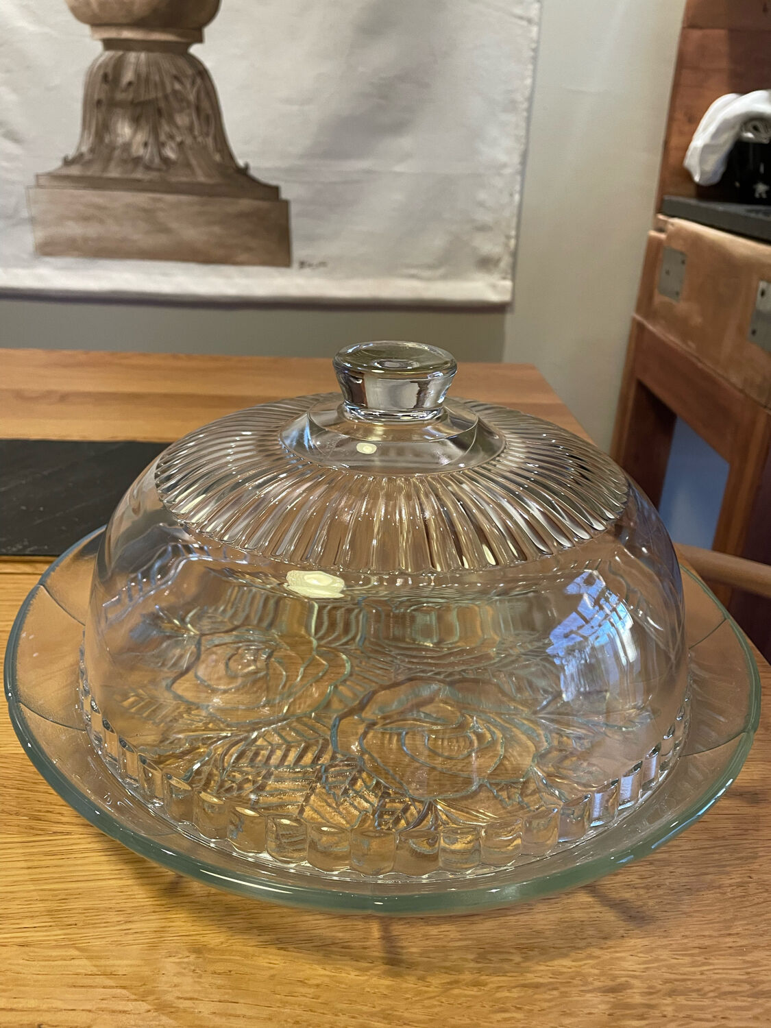 Glass cake or cheese display