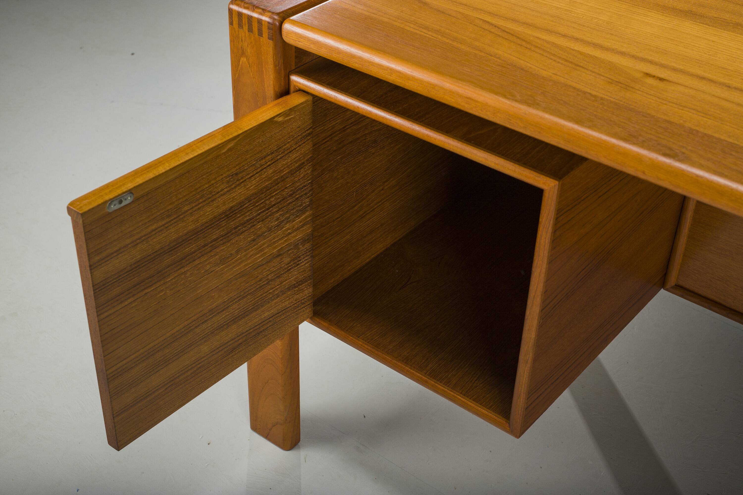 Mid-Century Teak Freestanding Desk from Gv Møbler, 1960s