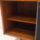 Enfilade en bois avec portes noires par George Coslin