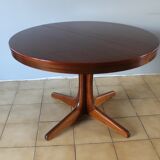Baumann extendable round table