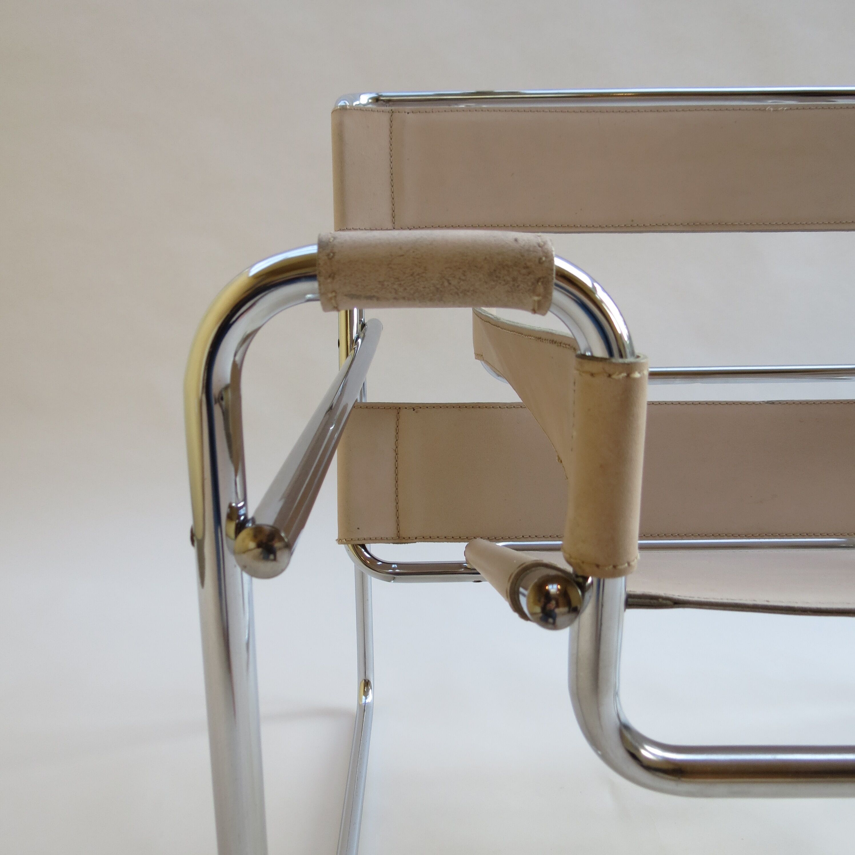 Fauteuil Wassily en cuir couleur crème de Marcel Breuer pour Gavina, Italie Bauhaus