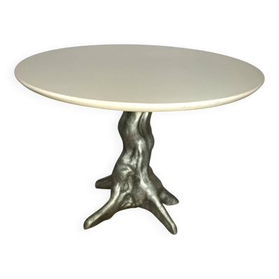 Table ronde signée OLY Studio