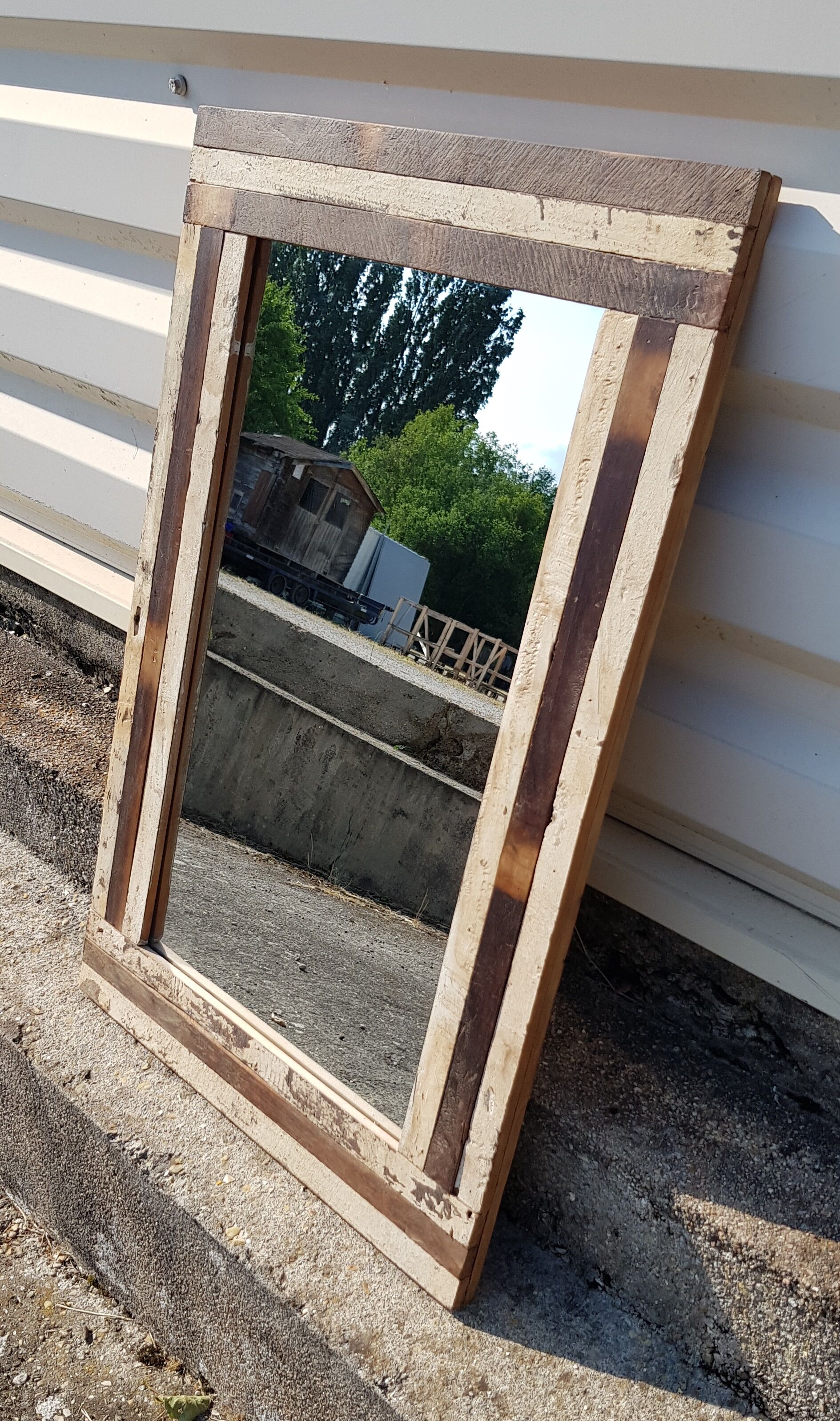 Rectangular mirror in polychrome wood