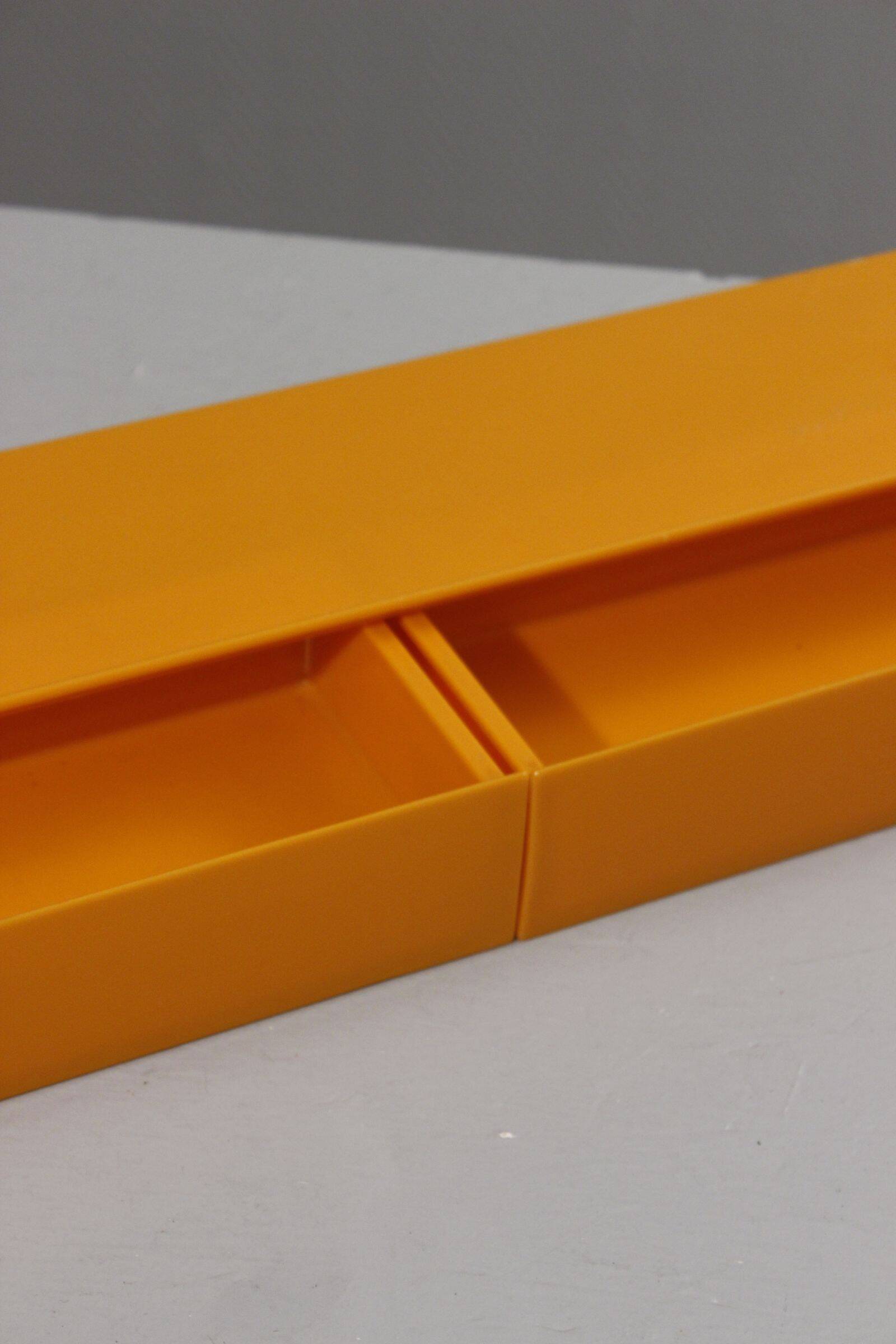 Wall shelf tablet with drawers, plastic Grosfillex 1970s Space Age