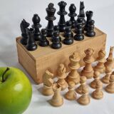 Antique Staunton Design Chess Set - Turned Wood Pieces (King 7cm)